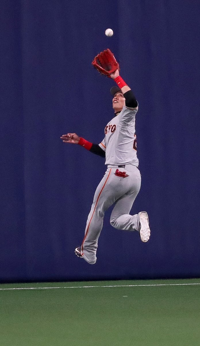 陽岱鋼展現守備能力。（取自巨人推特）