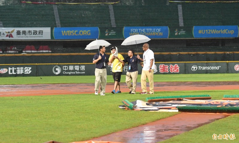 台南受颱風影響下大雨，U12少棒賽也延賽。（資料照，記者黃志源攝）