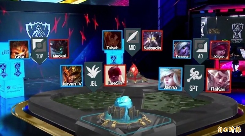 第二局SSG選擇吶兒、嘉文四世、塔莉雅、崔絲塔娜及珍娜組合；AFS則是茂凱、李星、卡薩丁、剎雅及銳空的組合。（取自LoL Esports Youtube）