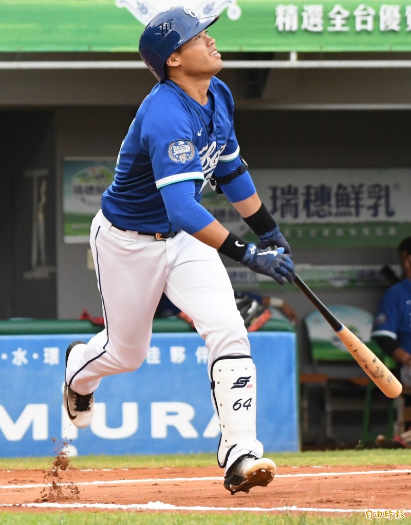 富邦悍將林威廷昨日攻守俱佳。（記者黃志源攝）