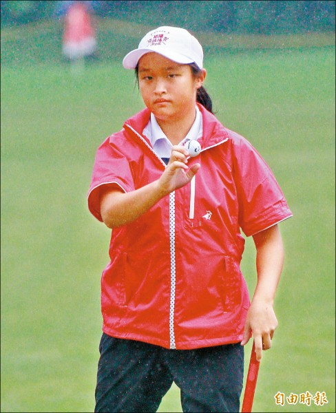 業餘小將吳佳晏打出77桿，因為同組選手誤記成績，被判失格。
（記者趙新天攝）