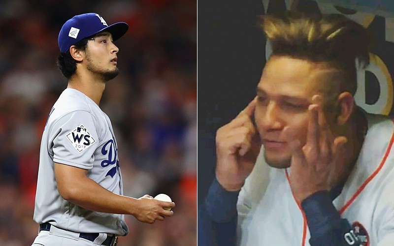 古利爾（右）對達比修有（左）做出歧視動作。（資料照）