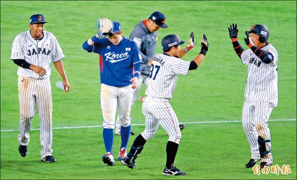 南韓延長賽10局下被日本逆轉。(特派記者林正堃攝) 南韓延長賽10局下被日本逆轉。(特派記者林正堃攝)