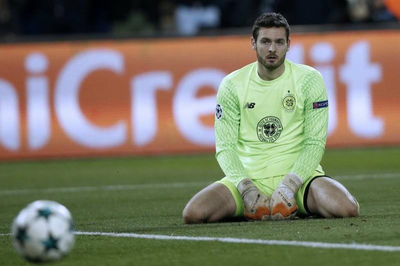 戈登（Craig Gordon）目送球進門，擺出無可奈何的表情。（歐新社）