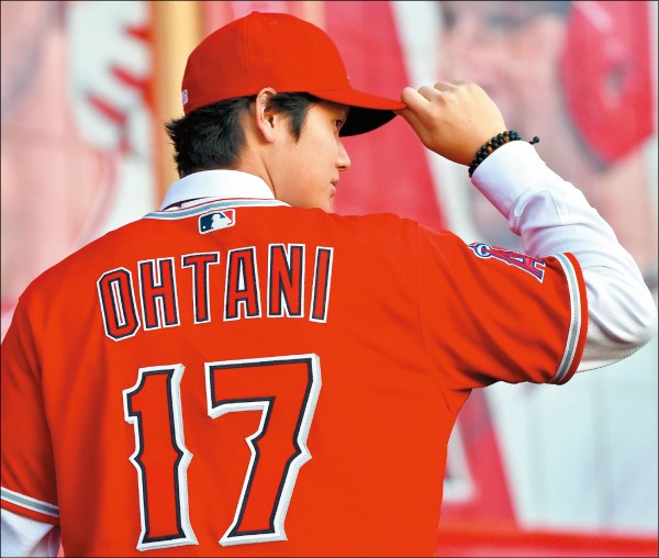 大谷翔平空降洛杉磯天使隊,他能否顛覆二刀流在大聯盟難以生存的思維。(資料照,今日美國) 大谷翔平空降洛杉磯天使隊,他能否顛覆二刀流在大聯盟難以生存的思維。(資料照,今日美國)