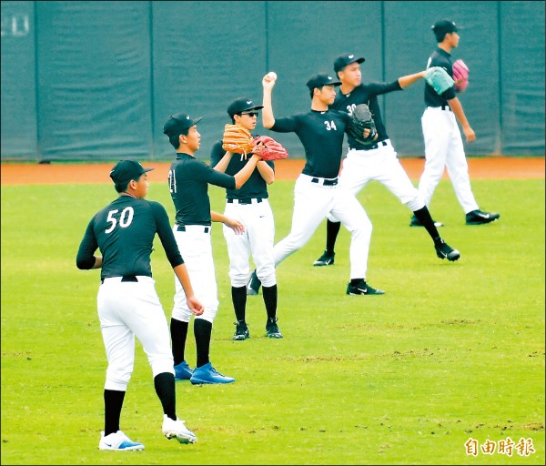 不少高中球員期望畢業就投入職棒。（記者黃志源攝）