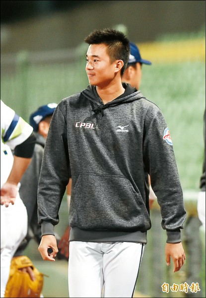黃子鵬明天將擔任冬盟4強季後賽先發投手。(記者廖耀東攝) 黃子鵬明天將擔任冬盟4強季後賽先發投手。(記者廖耀東攝)