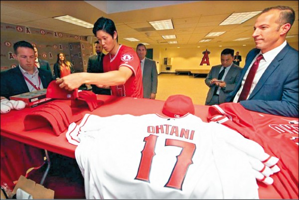 大谷翔平簽名球衣飆破1000美元。(取自網路) 大谷翔平簽名球衣飆破1000美元。(取自網路)