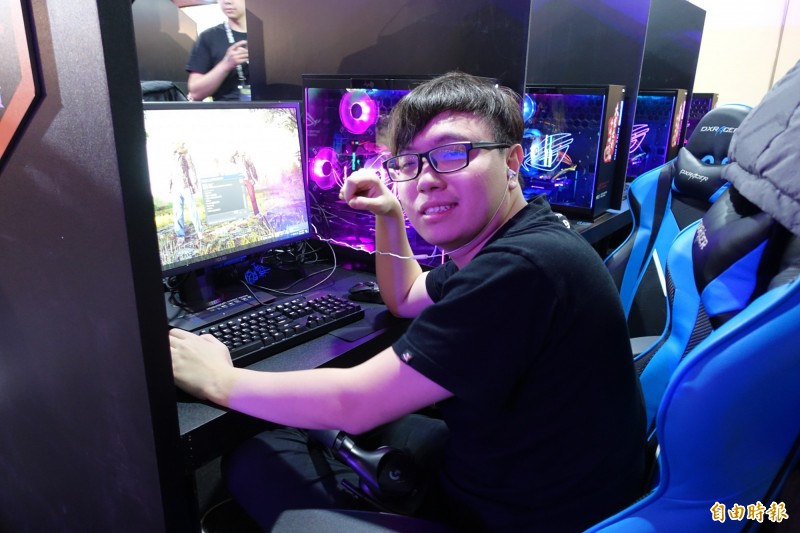 前LOL世界冠軍、現JT實況主BeBe。（記者陳耀宗攝）