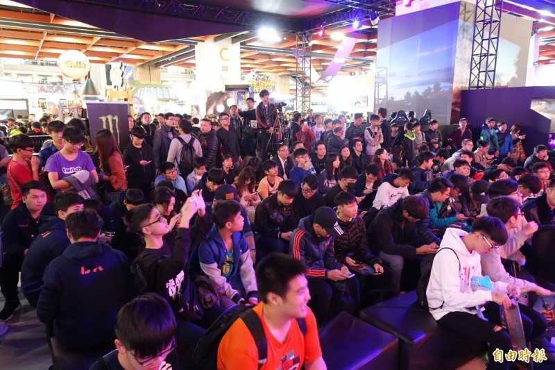 現場玩家粉絲眾多。（記者陳耀宗攝）