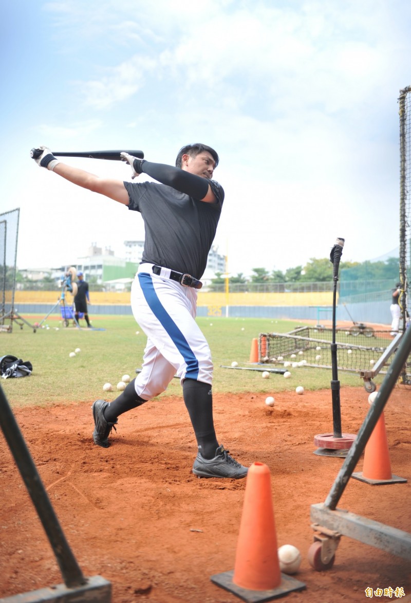 詹智堯今年繼續挑戰單季10轟。（記者黃志源攝）