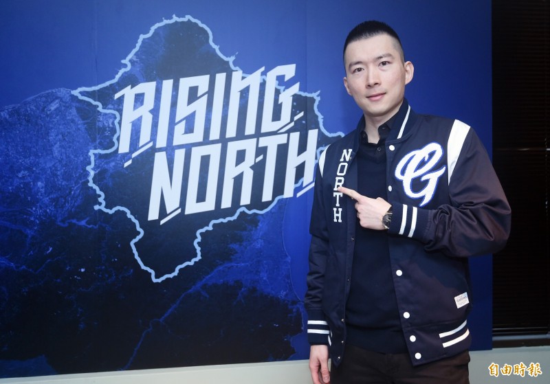 邦悍將領隊蔡承儒1日在媒體茶敘中宣布，將以騎士精神打造球隊品牌故與球場布置，開啟第1個10年計畫，並和新球季球隊口號亮相。（記者廖振輝攝）