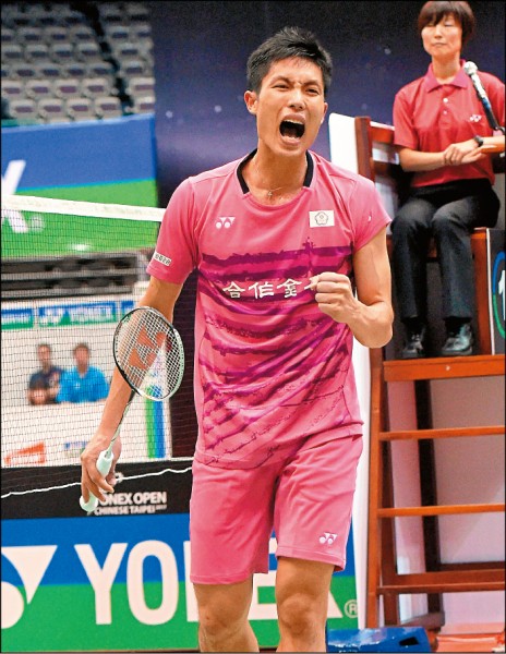 台灣一哥周天成昨日對上大馬好手劉國倫,以局數2:1勝出,挺進8強。(資料照) 台灣一哥周天成昨日對上大馬好手劉國倫,以局數2:1勝出,挺進8強。(資料照)