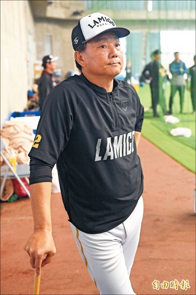 桃猿總教練洪一中。（特派記者陳志曲攝）