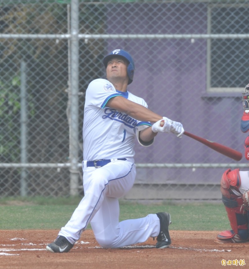 富邦悍將打者林哲瑄首打席擊出全壘打。（記者黃志源攝）