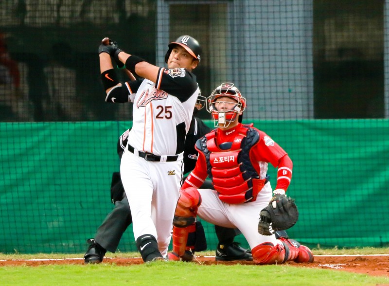 鄧志偉轟三分砲。（統一獅提供）