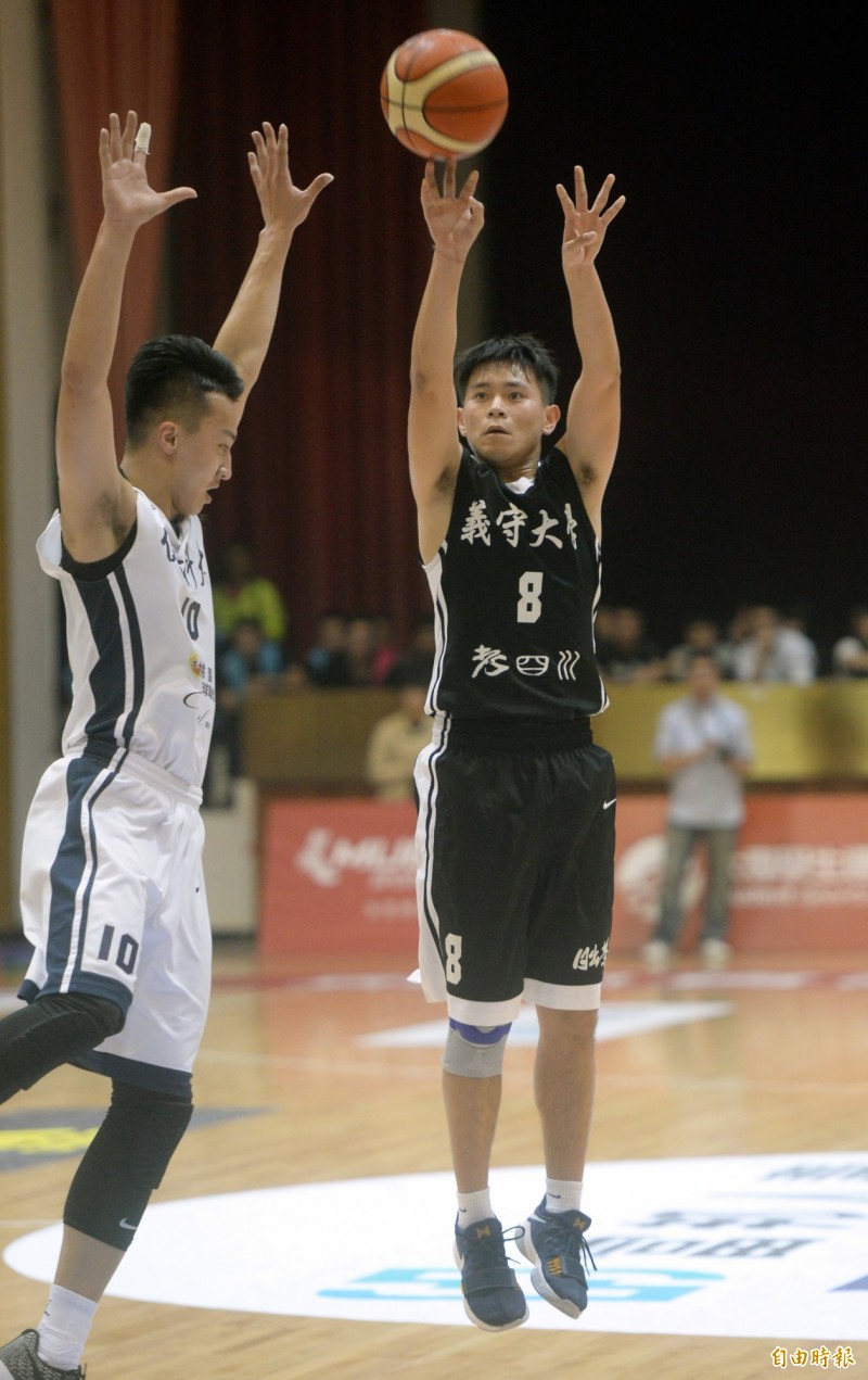 義守吳彥儒外線出手。（記者林正堃攝）