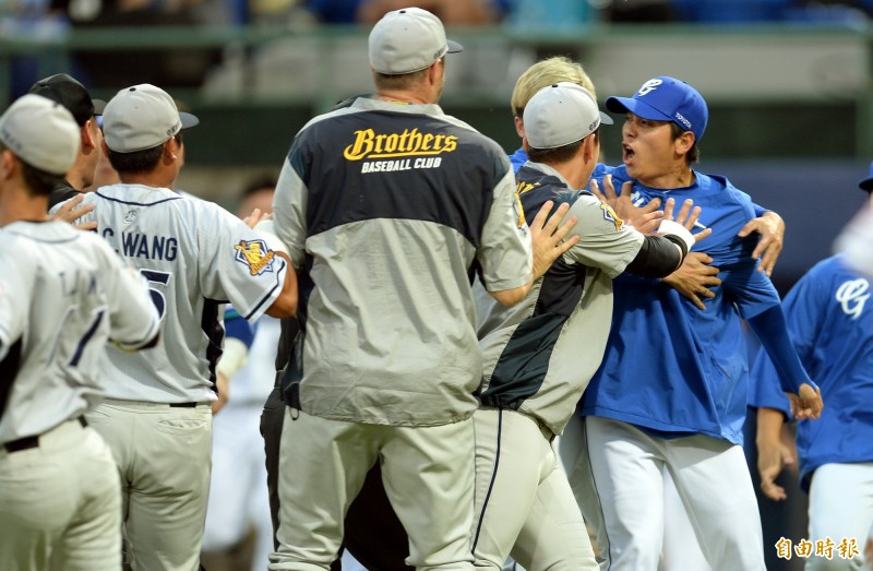 富邦悍將和中信兄弟近來因近身危險球，數度引爆衝突。（資料照，記者林正堃攝）
