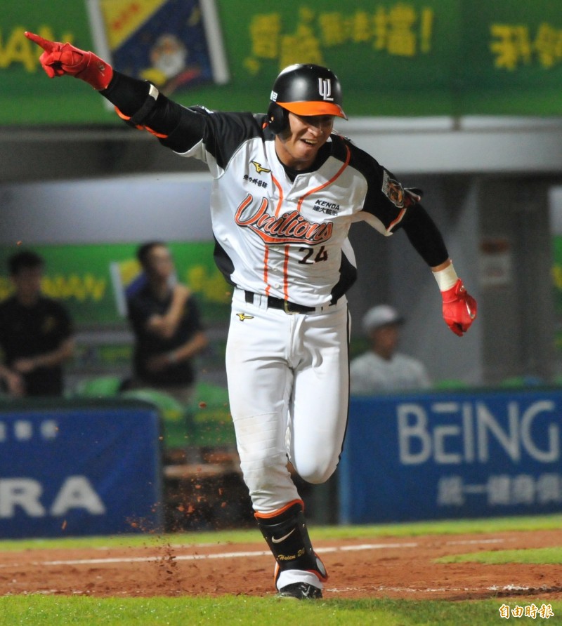 陳傑憲今晚繳出單場4安猛打賞，還有2打點、1盜壘，獲選單場MVP。（記者黃志源攝）