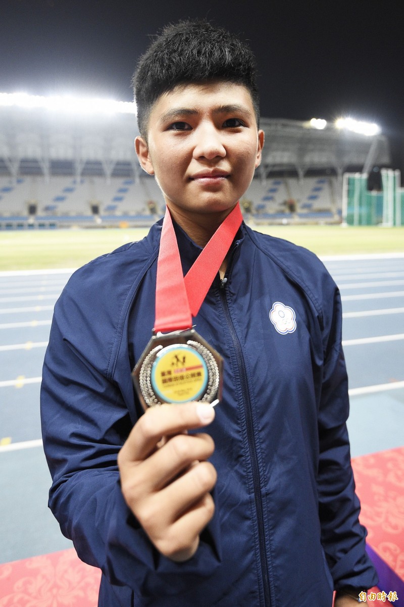 李慧君以56.50公尺的成績拿下2018臺灣國際田徑公開賽女子標槍銀牌，並打破全國紀錄。（記者陳志曲攝）