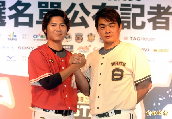 紅隊人氣王陳禹勳（左）今日出席中華職棒明星賽記者會，但卻被爆料與新歡舊愛牽扯不清。右為白隊人氣王彭政閔。（記者林正堃攝）