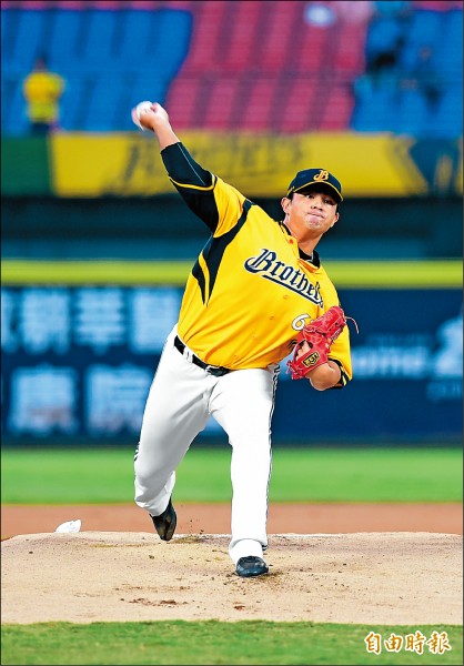中信先發投手陳琥昨拿下第1場先發勝。（記者廖耀東攝）