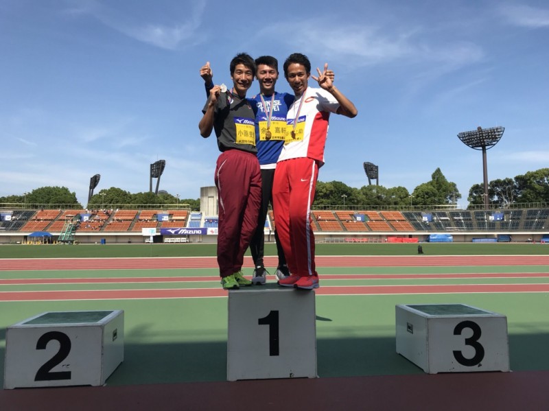 「跨欄奶爸」余嘉軒今日在日本大學生田徑錦標賽400公尺跨奪金。（戴世然教練提供）