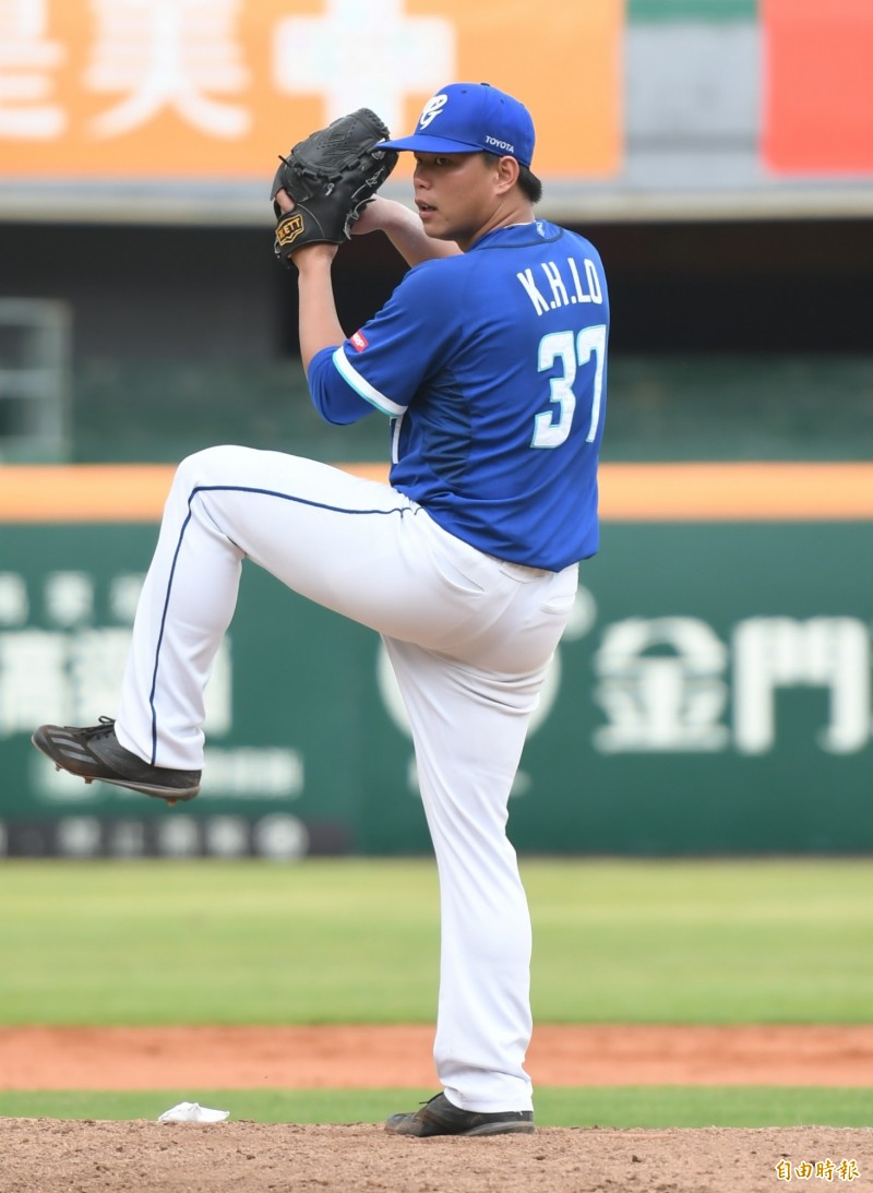 富邦二軍羅國華中繼一局未被敲出安打，送出2K。（記者黃志源攝）