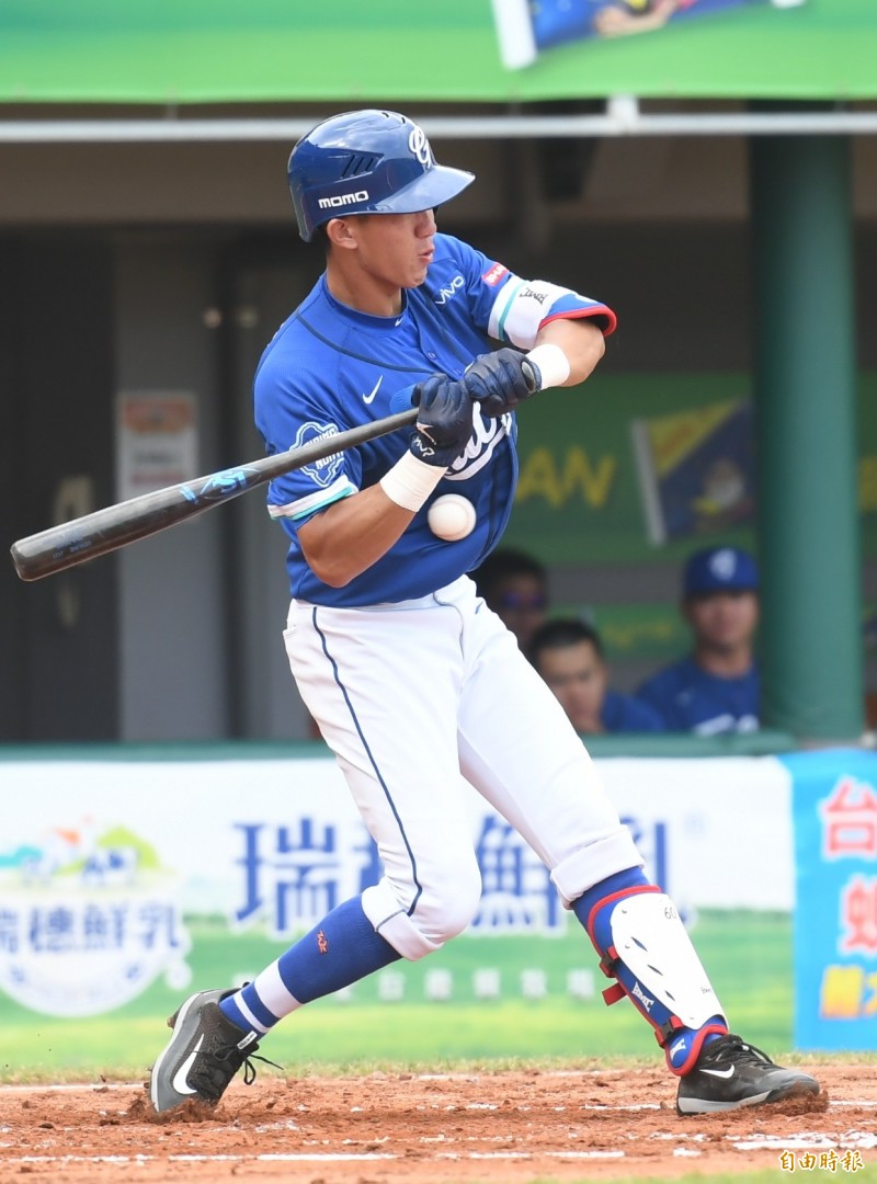 富邦二軍石翔宇此役擔任開路先鋒未敲安，還遭觸身球擊中。（記者黃志源攝）