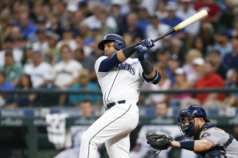 水手主砲克魯茲一棒打回壘上跑者。（USA TODAY SPORTS）