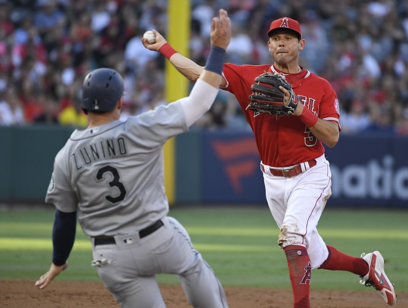 紅襪向天使交易來36歲老將金斯勒（右），補強內野戰力。（法新社）