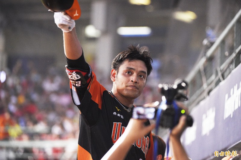 統一獅鄧志偉單場三響六支六猛打賞。（記者陳志曲攝）