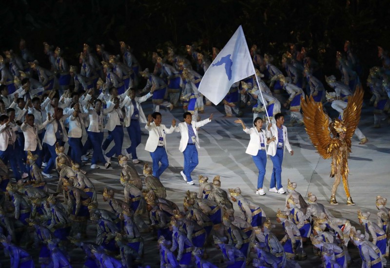 南、北韓聯隊進場。（美聯社）