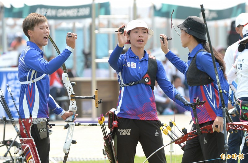 台灣反曲弓女團惜敗，仍為台灣拿下一面銀牌。（特派記者林正堃攝）