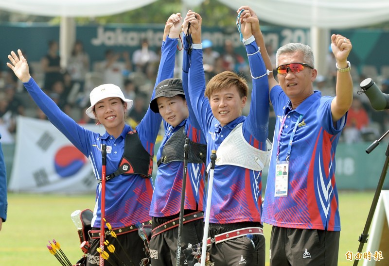 台灣射箭女團獲得銀牌。（特派記者林正堃攝）