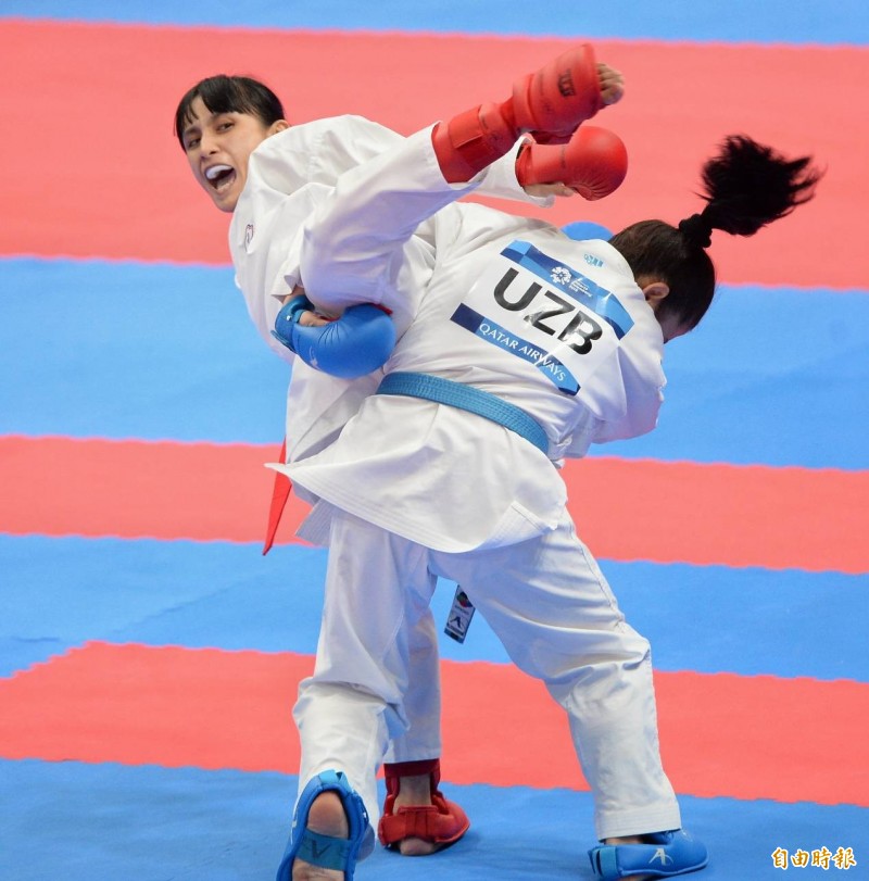 谷筱霜在第58秒踢中對方頭部，進帳關鍵3分，終場3：2獲勝，拿下金牌。（特派記者林正堃攝）