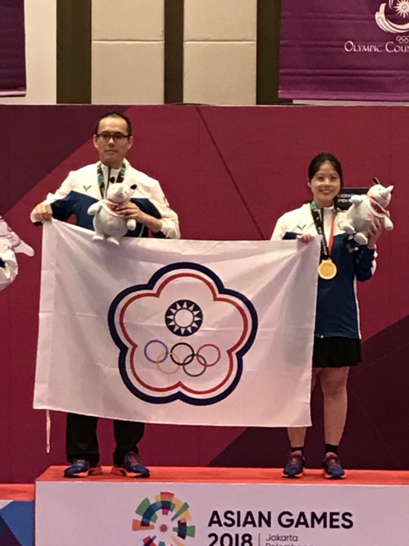 楊欣龍與陸怡如今天在決賽第五輪以總分363奪金。（奧會提供）