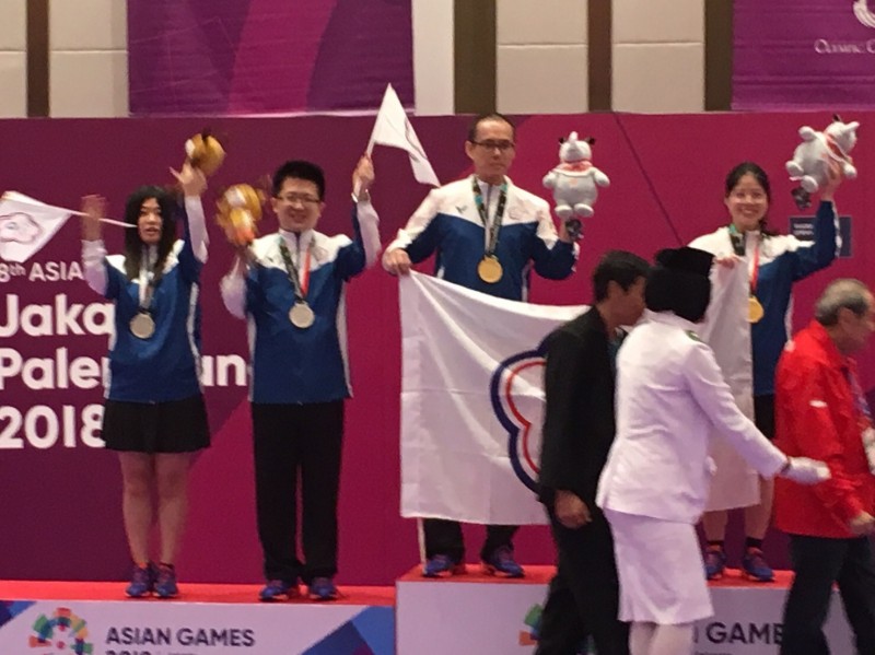 台灣橋藝金包銀，范綱維／蔡博雅（左）獲得銀牌。（奧會提供）