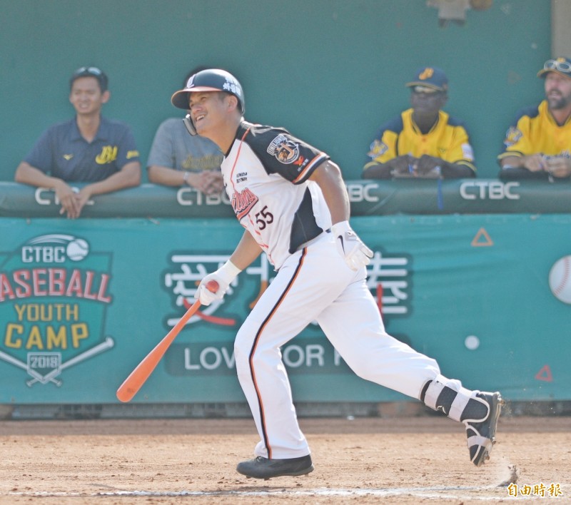 潘武雄2打數分別遭三振及接殺。（記者黃志源攝）