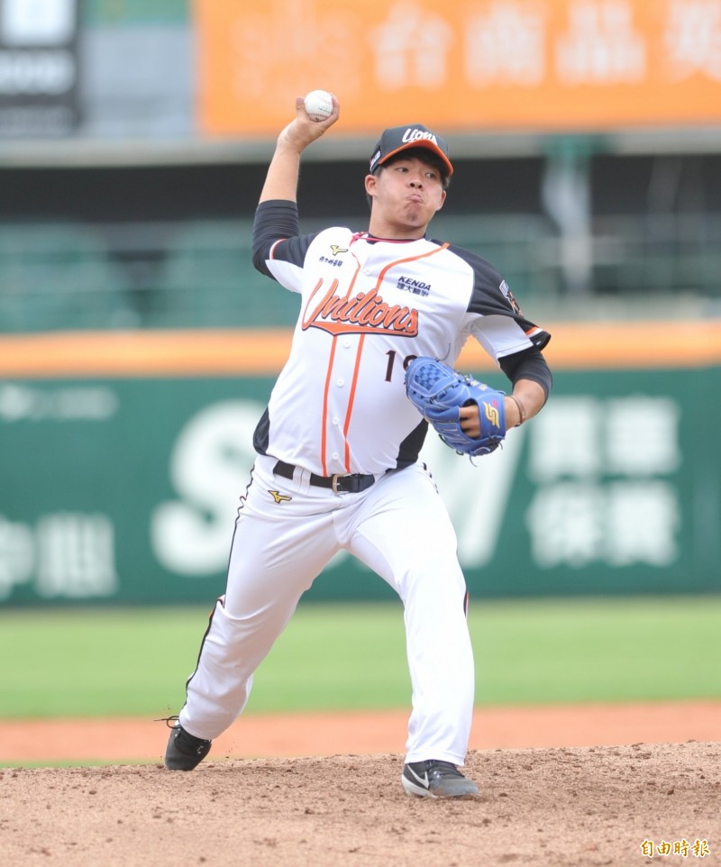 統一新秀劉軒荅今天二軍投球。（記者黃志源攝）