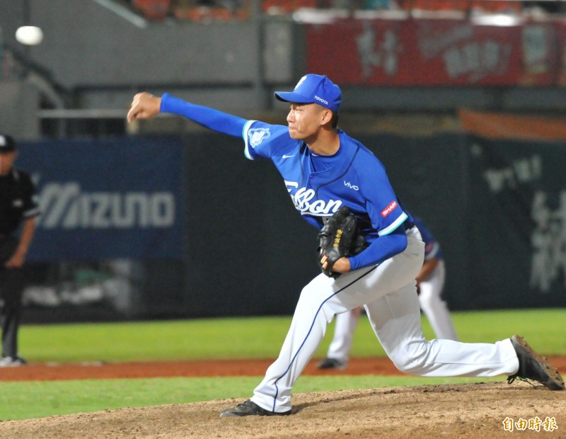 富邦悍將投手歐書誠。（記者黃志源攝）