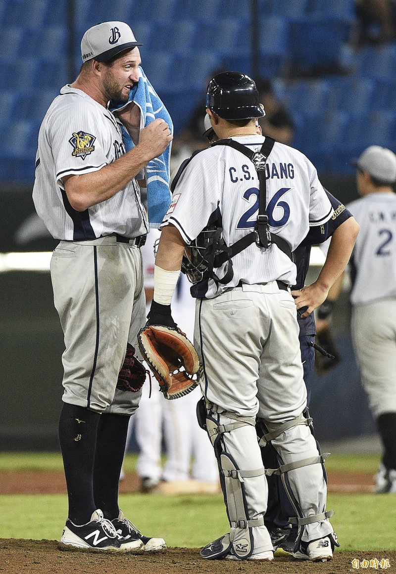 萊福力遇到亂流。（記者陳志曲攝）