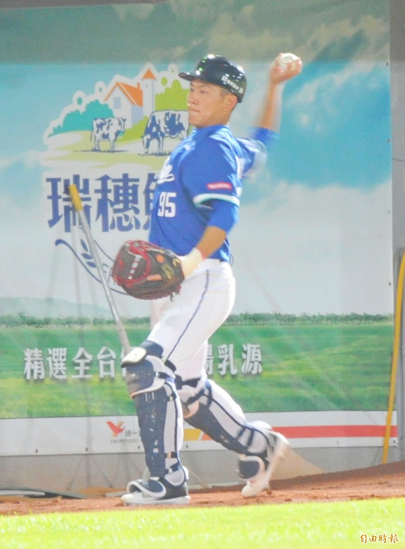 富邦悍將捕手戴培峰。（記者黃志源攝）