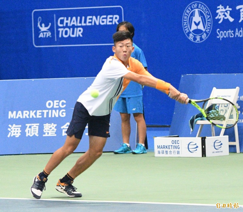 台灣選手曾俊欣落敗。（記者黃志源攝）