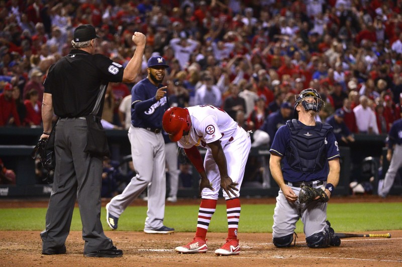 紅雀代跑賈西亞繞過三壘要往本壘衝時，突然「雷殘」，最後遭觸殺出局。（今日美國）