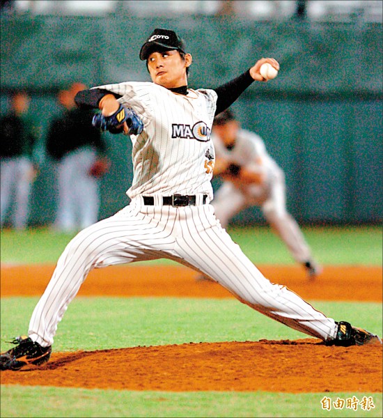 2005年10月21日，林英傑面對統一獅完投9局飆14K，創下中職季後賽（含總冠軍賽）單場最多奪三振紀錄。（資料照，記者趙世勳攝）
