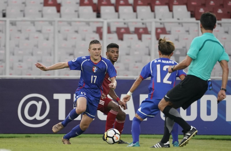 16歲瑞典籍臺裔小將岳明峰首度先發。（足協提供）