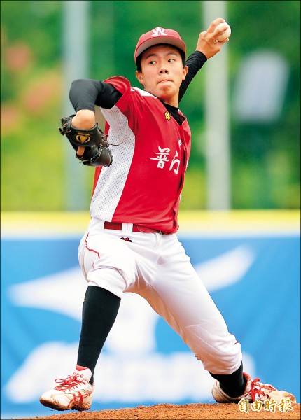 普門中學陳重光先發6局無失分,助隊晉級16強。
(記者林正堃攝) 普門中學陳重光先發6局無失分,助隊晉級16強。
(記者林正堃攝)
