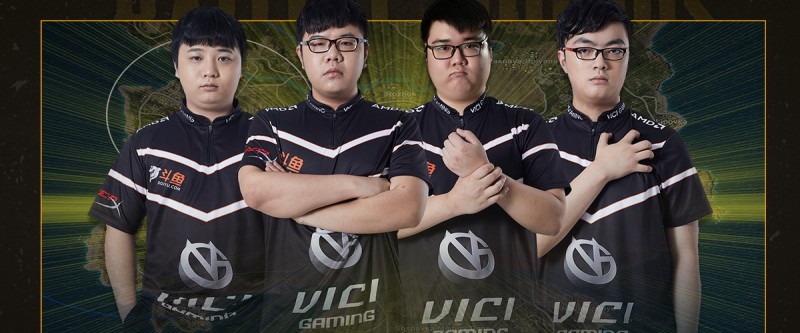 中國電競VG戰隊選手linshu（右1）遭檢舉年齡造假，不只自己被禁賽半年，其他三位隊友也被拖下水。（取自VG戰隊官網）