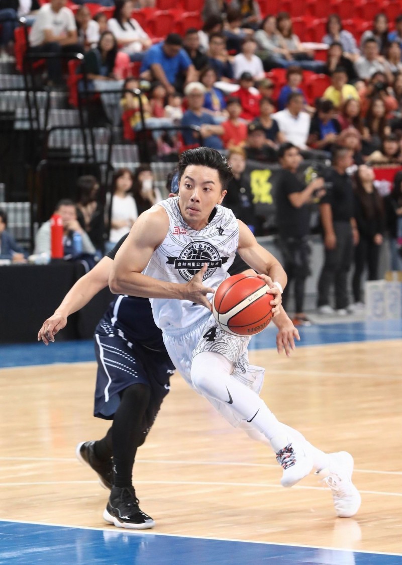 台灣明星隊坤達切入突破。（主辦單位提供）